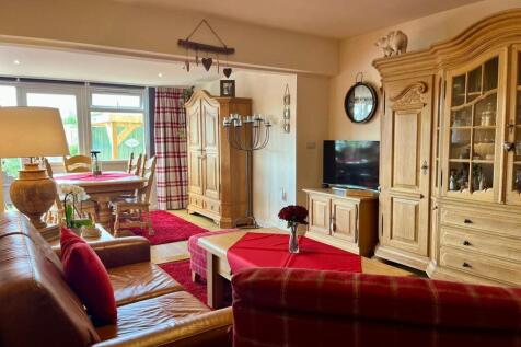 Living Room to Conservatory
