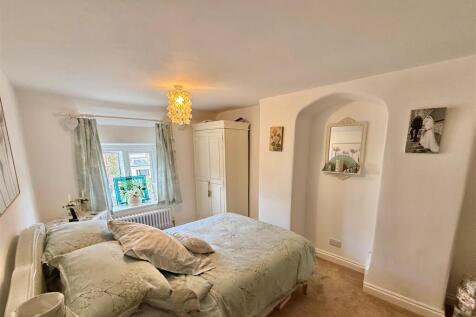 Bedroom 1.jpg