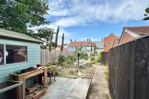 Rear Gardens 1.jpg