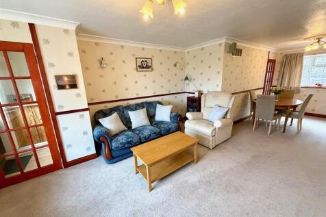 Living Room Area.jpg