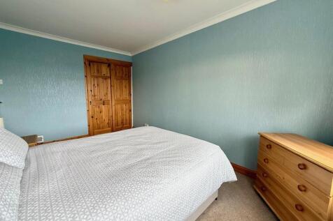Bed 1.jpg
