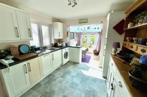 Kitchen 2.jpg