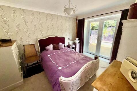 Bedroom 1.jpg