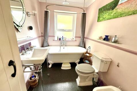 Family Bathroom.jpg