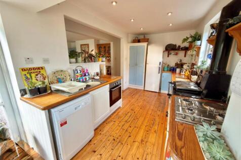 Kitchen 2.jpg