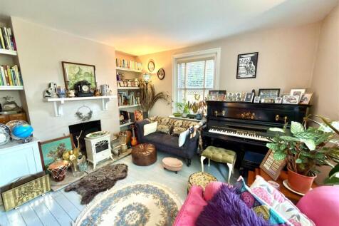 Living Room 2.jpg