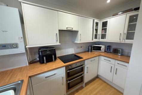 Kitchen 2.jpg