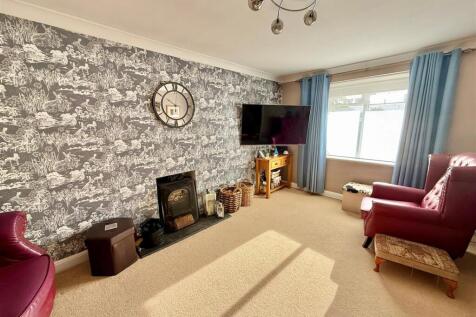 Living Room 1.jpg