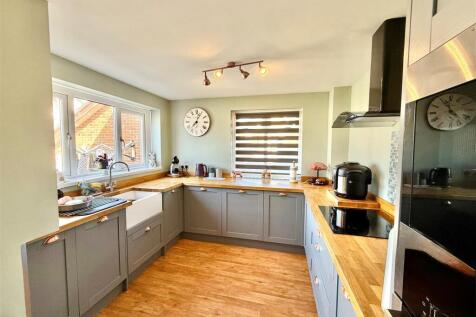 Kitchen 1.jpg