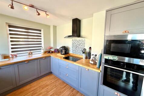 Kitchen 2.jpg