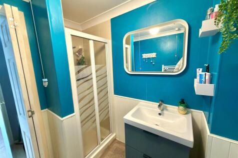 Shower in Ensuite.jpg
