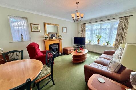 Living Room 1.jpg