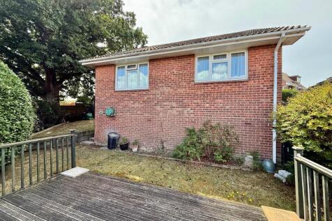 Rear of property and raised decking.jpg