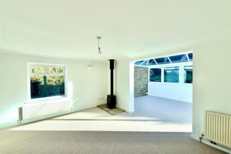 Living Room to Conservatory.jpg