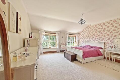 Master Suite with En-suite.