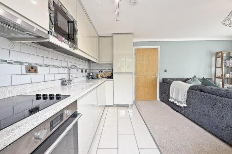 OPEN PLAN KITCHEN/DINNER/LOUNGE