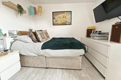 Sitting Room / Bedroom 4