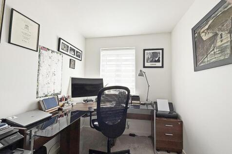 Bedroom 5/ Study