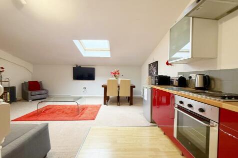 Lounge/Kitchen
