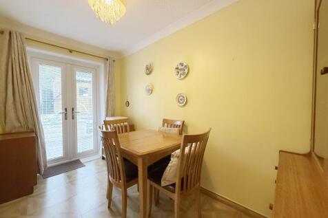Bedroom 3/Dining Room