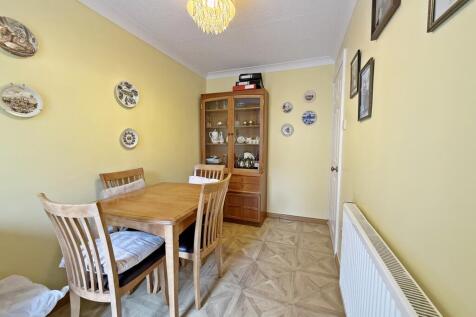 Bedroom 3/Dining Room