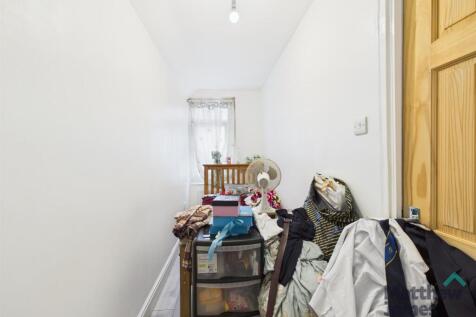 CAM03063G0-PR0141-STILL006.jpg