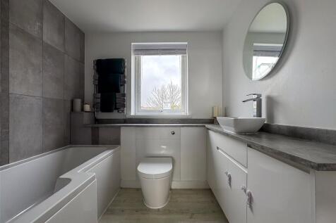 1st Floor Bathroom