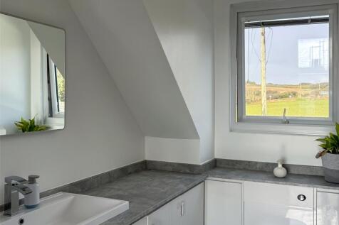 1st Floor Bathroom
