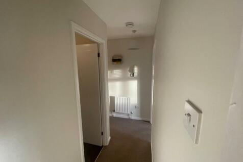 3.HALLWAY.jpg