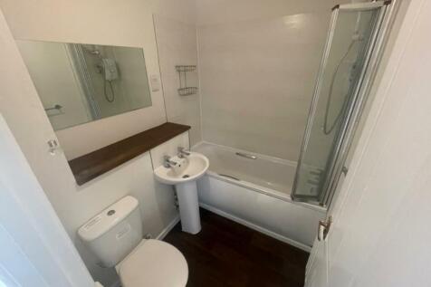 5.BATHROOM.jpg