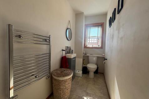 downstairs WC.jpg