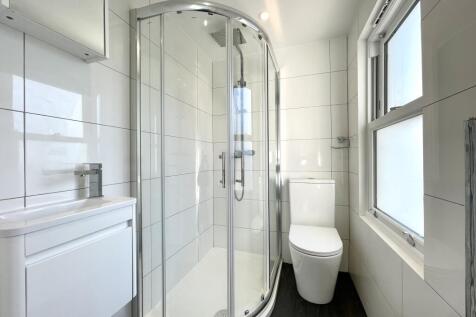 Room 2 Bathroom.jpg