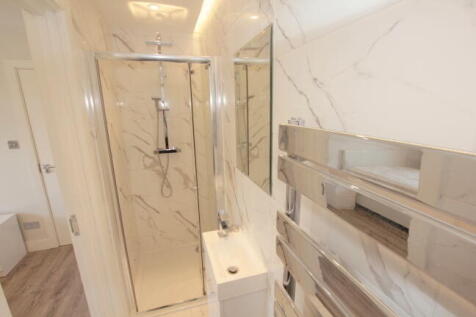 en-suite bedroom thr