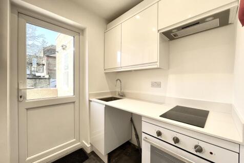 Communal Kitchen - R
