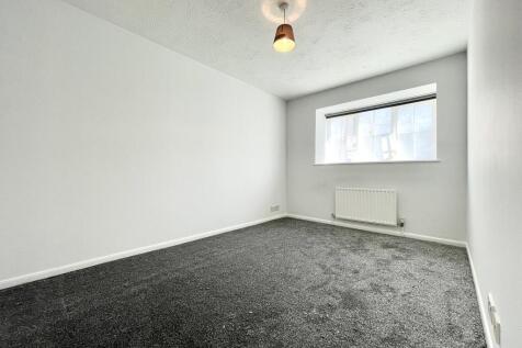 Bedroom 1.jpg