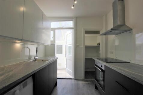 Kitchen 2.JPG
