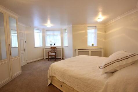10 Bishops Court Bed
