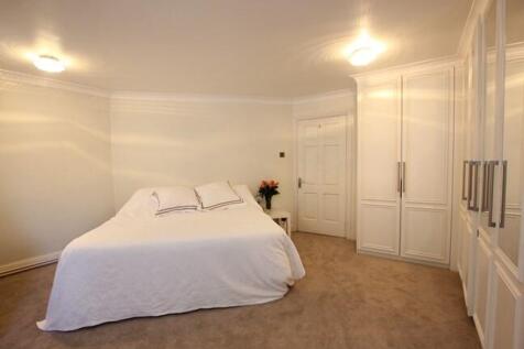 10 Bishops Court Bed