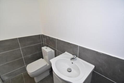Room 1 toilet.JPG