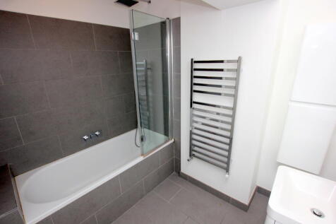 MASTERBATHROOM.JPG