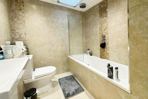 Main Bathroom 1
