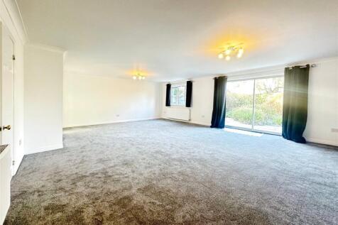 Lounge/ Dining Area