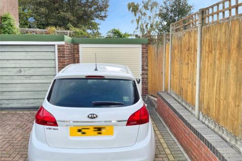 Drive/Garage