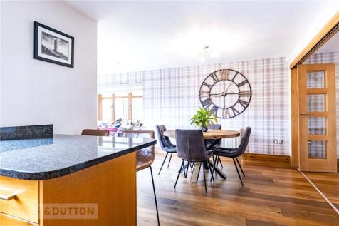 Dining/ Kiitchen
