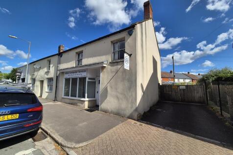 Three bedroom end of terrace house for sale