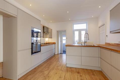 Breakfasting Kitchen