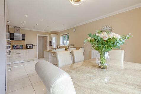 Kitchen/ Dining Room