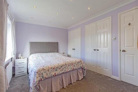Front Double Main Bedroom