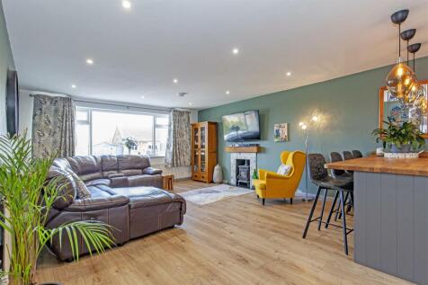Open Plan Living/breakfasting kitchen