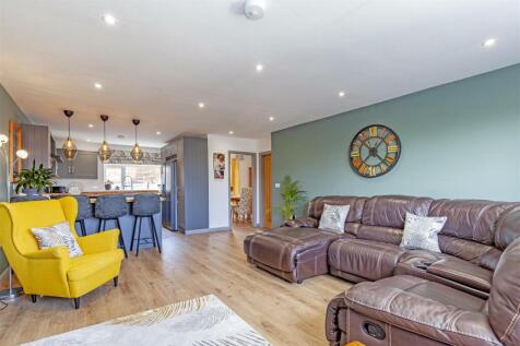 Open Plan Living/breakfasting kitchen